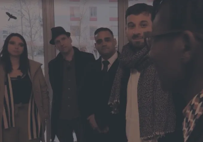 Consciente de relier «des gens qui d’ordinaire ne se parlent pas», la RTS veille à proposer une grande diversité dans son offre, mais mise aussi sur des projets inédits comme ce «Week-end entre ennemis» qui réunit des opposants politiques dans un contexte détendu.