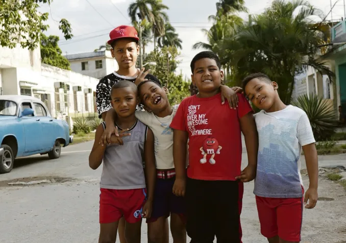 Des enfants du projet "Colorier l’espérance" à La Havane. ©DM