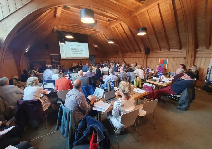 Une trentaine de délégués se sont réunis, le mercredi 10 juin à la Maison de paroisse de Saint-Aubin, pour la 199e session de l'organe délibérant de l'EREN. © Anne Buloz / Réformés