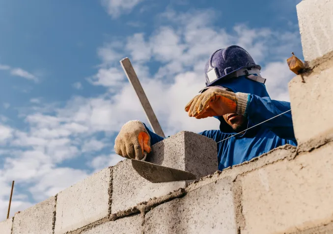 Monter, pierre après pierre, l’Église de demain. Monter, pierre après pierre, l’Église de demain. © JSB Co – unsplash