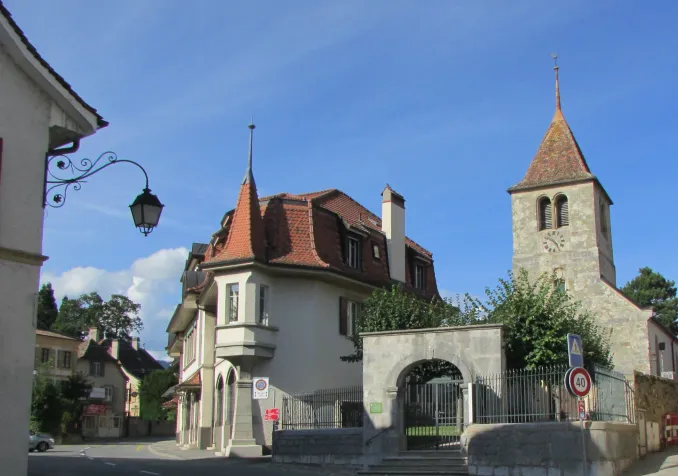 Bevaix (©René Hourdry, CC BY-SA 4.0 Wikimedia Commons)