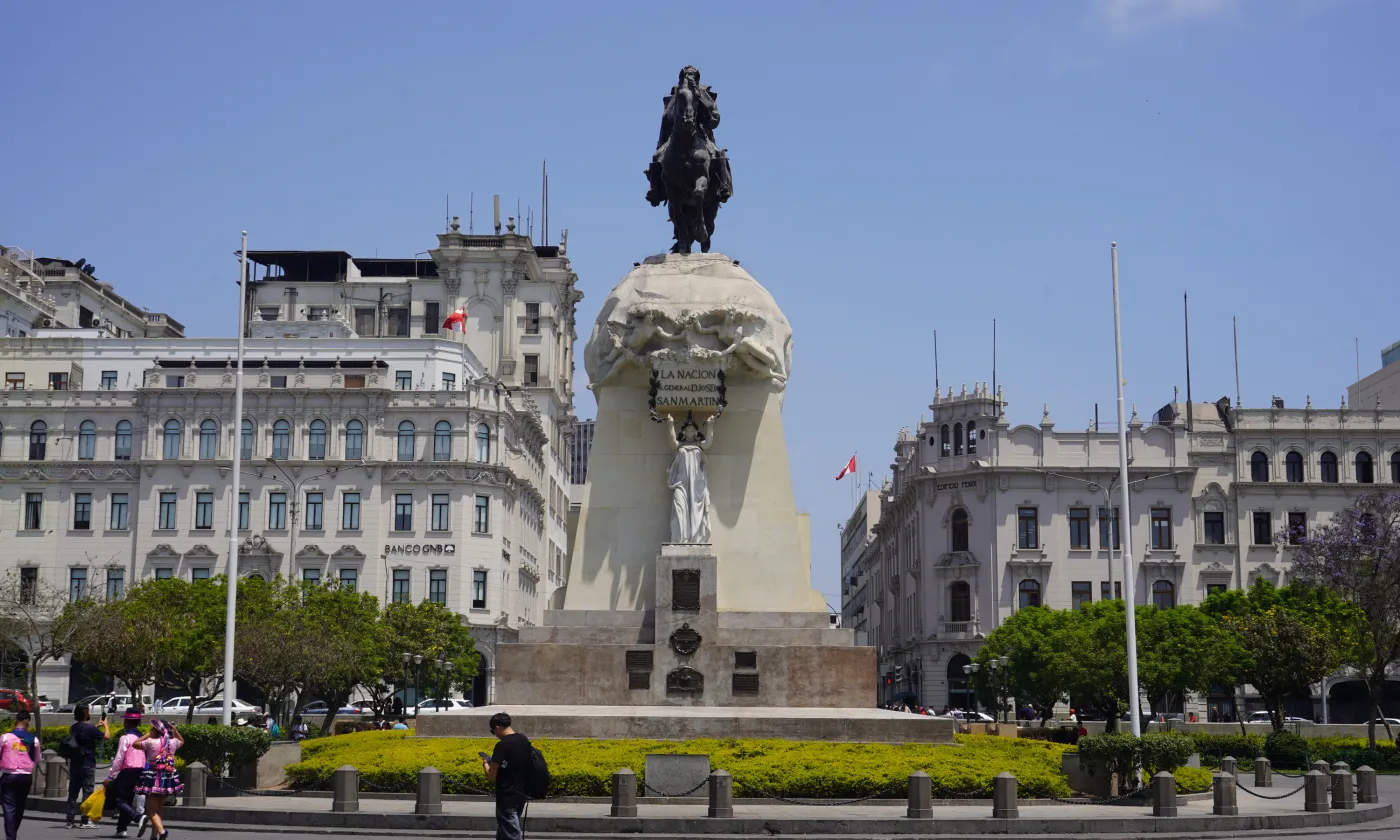 la Plaza San Martín à Lima, au Pérou. DR
