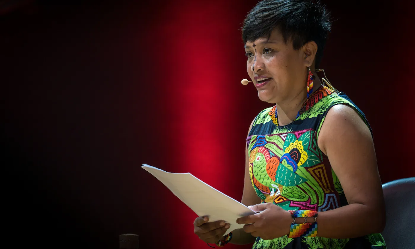 Membre du peuple Kuna, Jocabed Solano a appelé les participants à se réveiller pour saisir les enjeux de la conversation en cours. Sean Hawkey/WCC