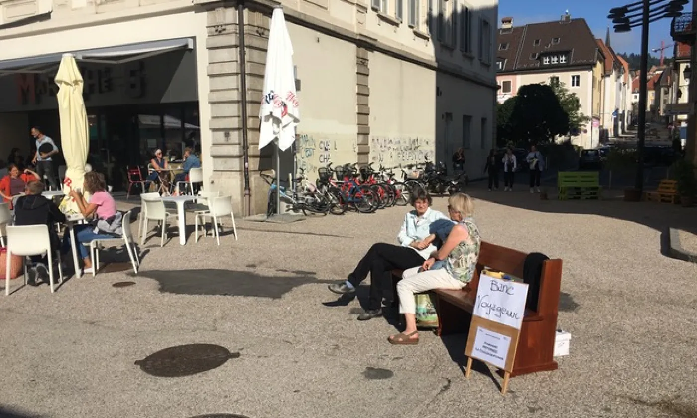Le banc voyageur au marché ©DR