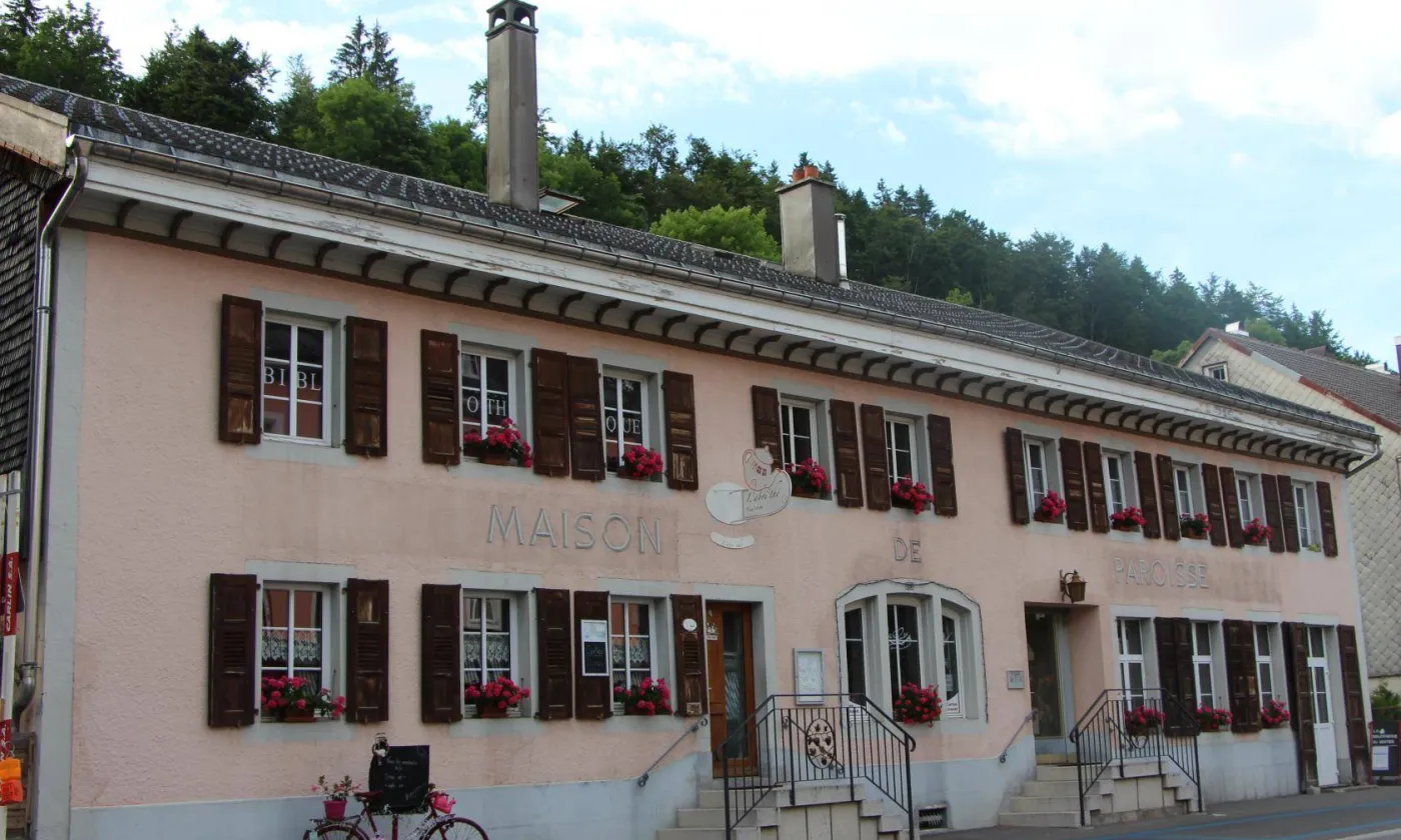 De nos jours, la maison accueille de multiples activités paroissiales, dont le catéchisme, la garderie et l’Ecole du dimanche. Sans oublier, des événements festifs ou des conférences. ©DR