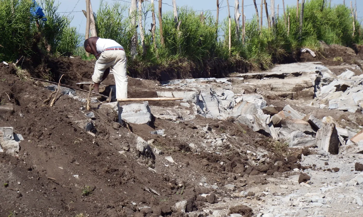 Juillet 2014, des enfants et des adolescents travaillent dans une mine de la région de Harungongo, dans le sud-ouest de l'Ouganda, dénoncent Twerwaneho Listeners‘ Club partenaire local de PPP. ©TLC 