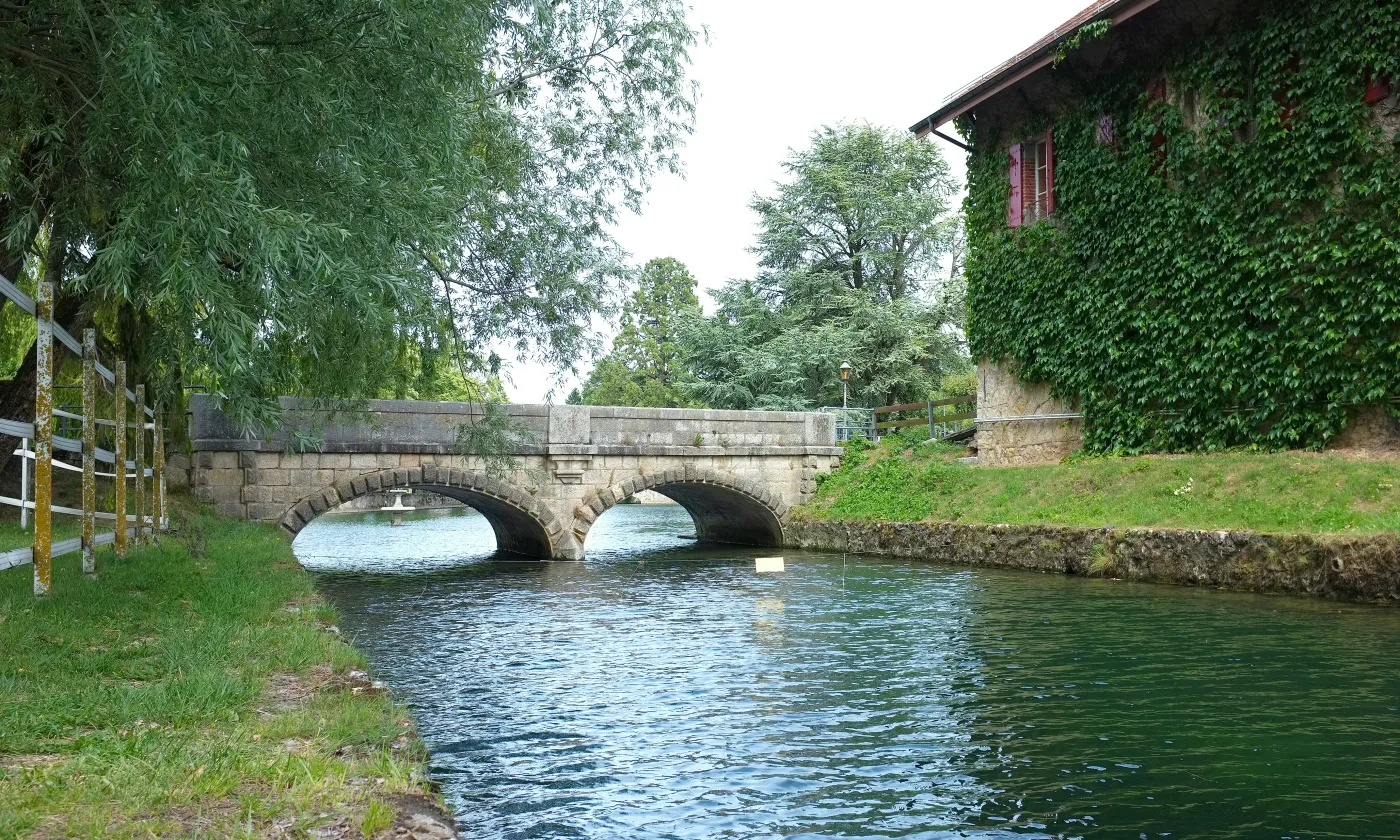 Un pont sur la Venoge. La plateforme entend construire des ponts entre les confessions. ©iStock / Yves Grau