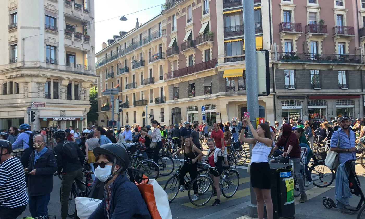 Manifestation de cyclistes à Genève lundi 18 mai 