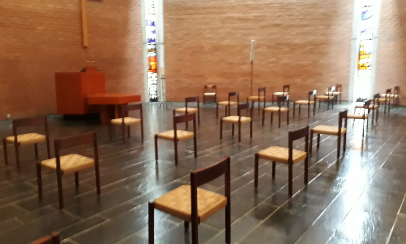 Temple de Malagou (Genève) en mode Covid-19 Un dispositif esthétique: culte ou exposition ?