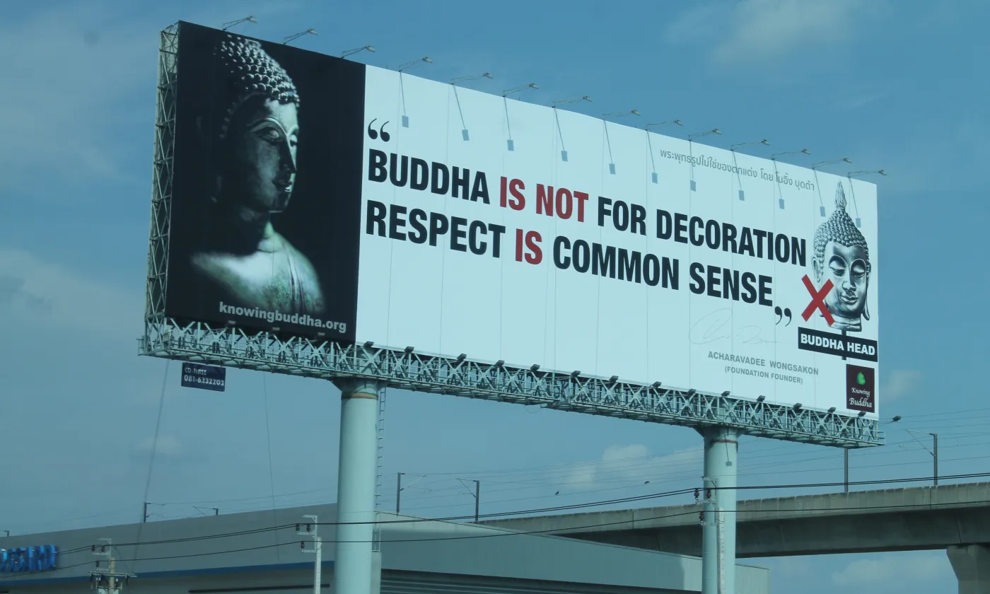 Panneau autoroutier Bangkok Respect Bouddha Photo Gilles Bourquin 2016