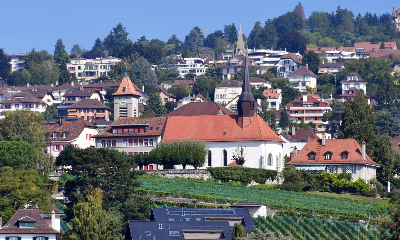 Église du Prieuré Pully (©Gzzz, CC BY-SA 4.0 Wikimedia Commons)